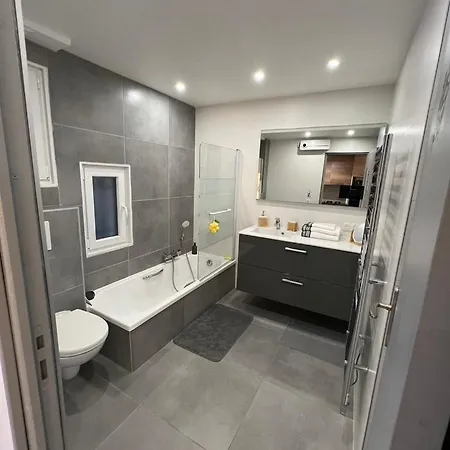 Apartment Avec Jardin Et Cuisine D'ete Saint-Raphael (Var)