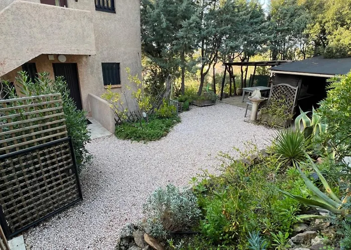 Avec Jardin Et Cuisine D'ete Saint-Raphael (Var)